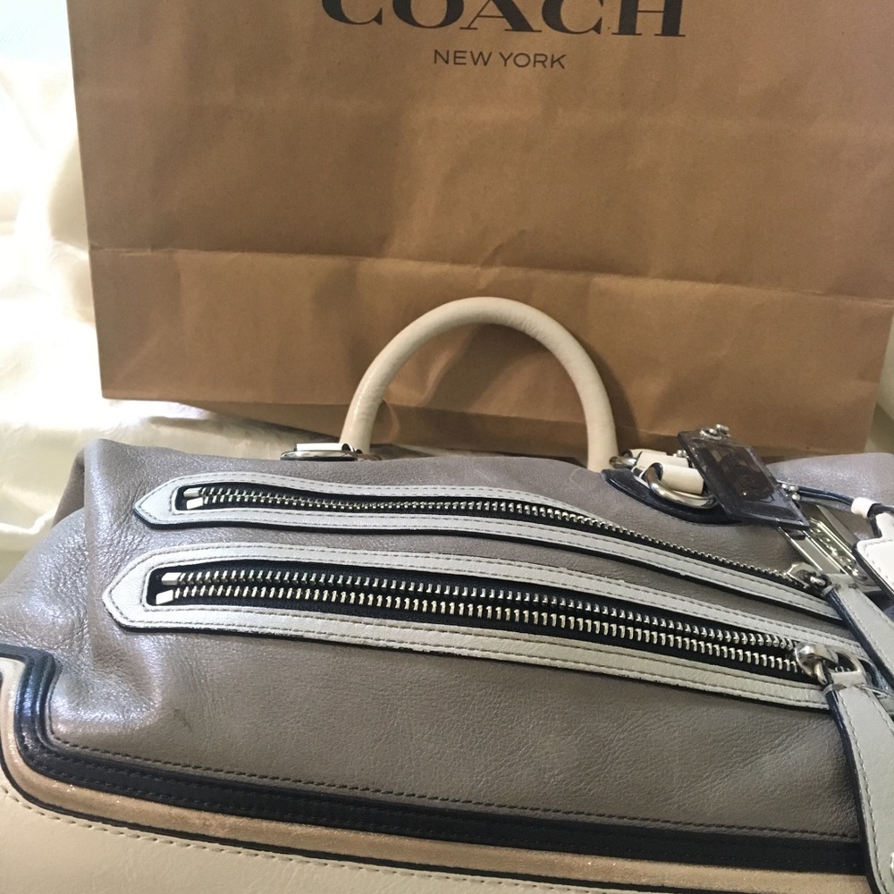 Coach Leather Purse - Excellent condition. - Picture 2 of 16